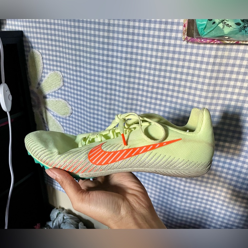 Track spikes